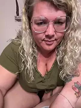 CurvyAnonymousGirl89 on StripChat