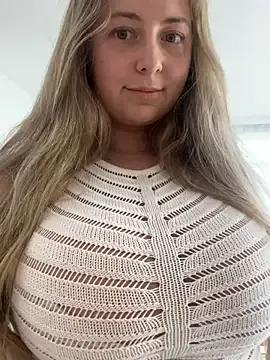 curvyflawless on StripChat 