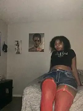 Ebony_Queeen — Twerk nude for 5 min