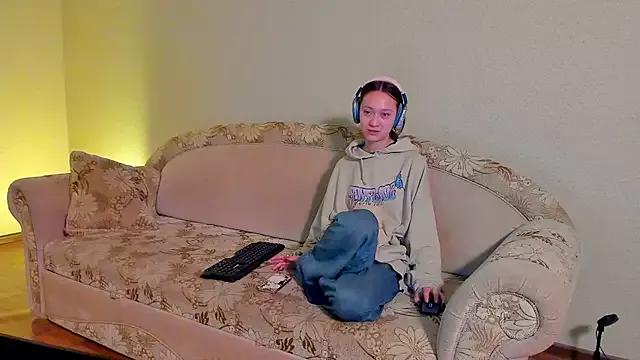 EllaSky_xoxo on StripChat 