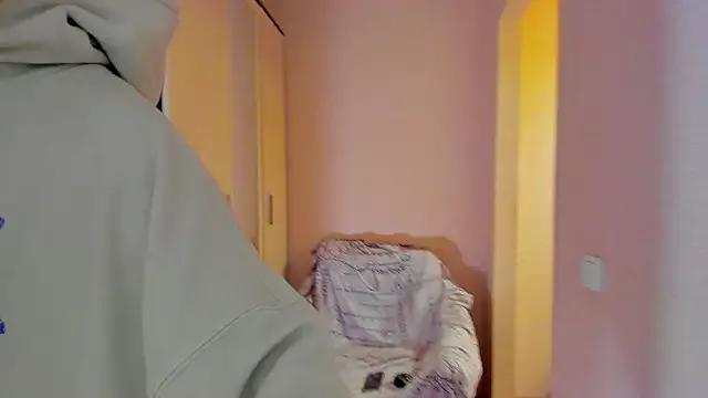 EllaSky_xoxo on StripChat 