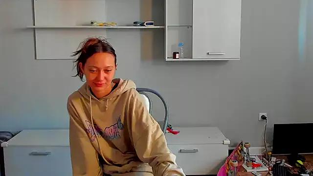 EllaSky_xoxo on StripChat 