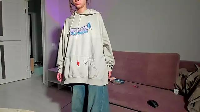 EllaSky_xoxo on StripChat 