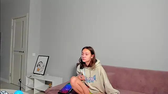 EllaSky_xoxo on StripChat 