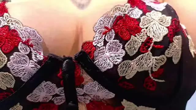 emma_rouse69 on StripChat 