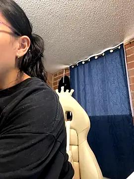 emma_rouse69 on StripChat 