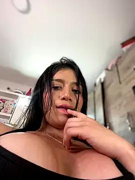 Emmily_19 — NAKED AND BIGGGG SQUIRTT