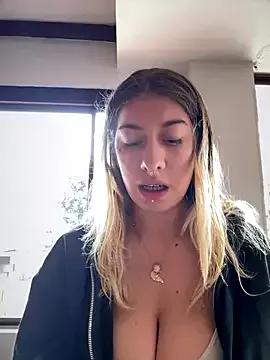 Enyeld_ruru on StripChat 