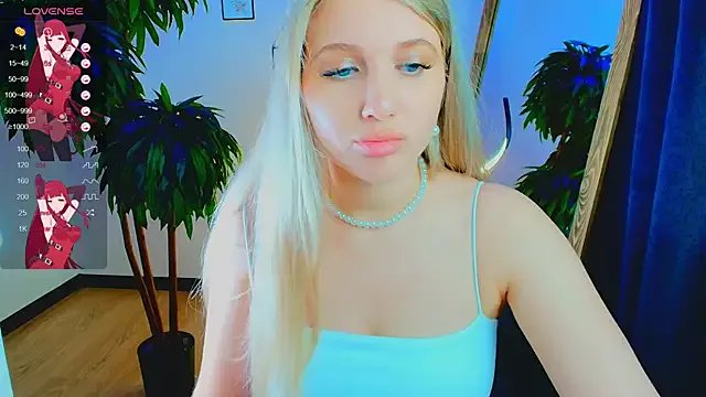 Evacadooo on StripChat