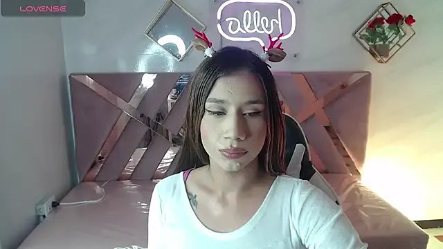 Evy_Luxx_v — spit tits