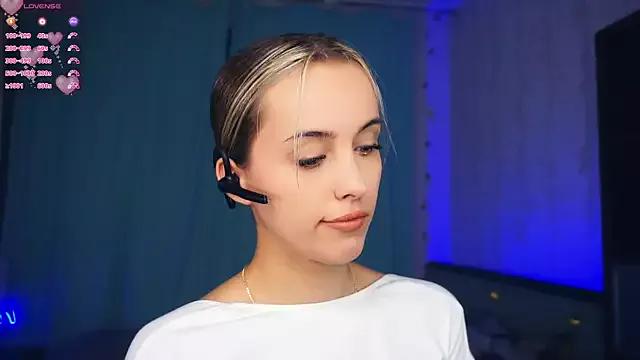 Freechat FannyHewson on StripChat