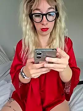 Giuliana_baby on StripChat 