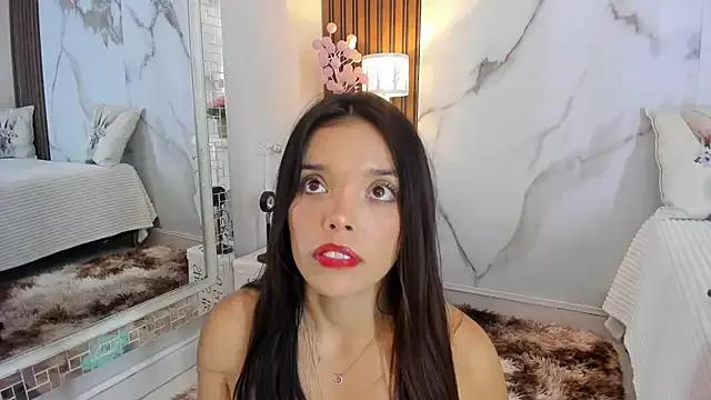 hannahill69 on StripChat 