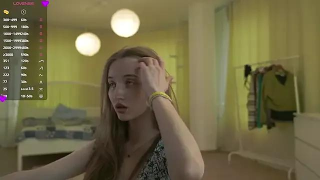 HenriettaCoppinger on StripChat 