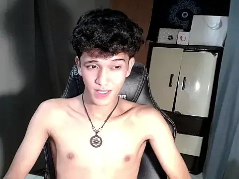 hugekenbigcock on StripChat