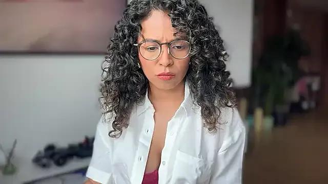 StripChat illaroom is Freechat illaroom — Dance naked