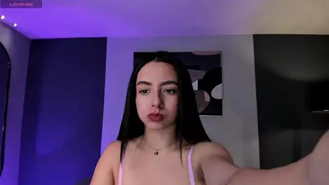 IsabellaMoreau on StripChat