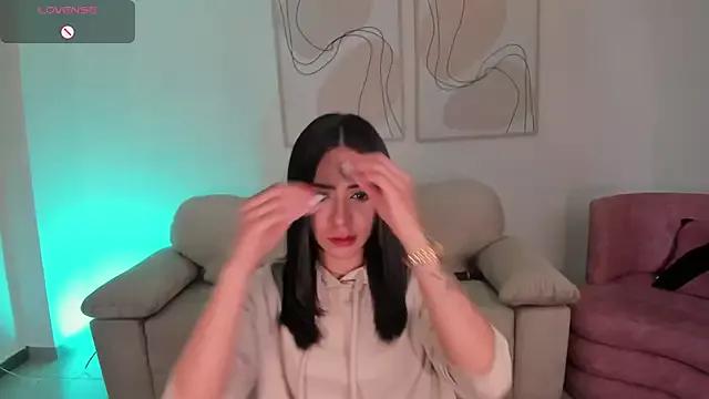 IsabellaMoreau on StripChat