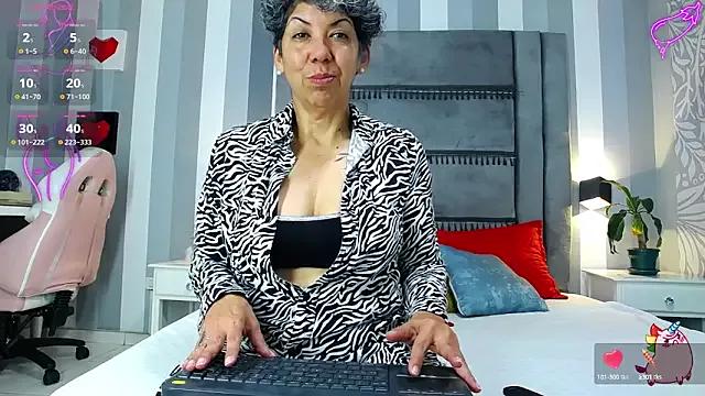 Julianewell on StripChat 