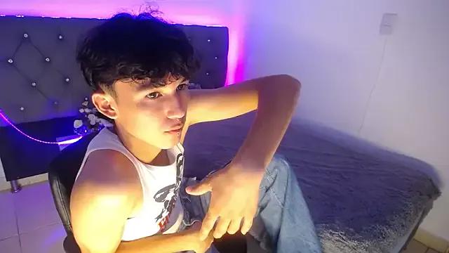 JULLIAN_ on StripChat 