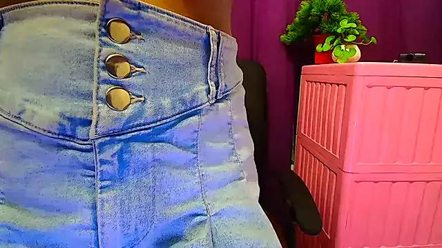 Kashish_11 on StripChat