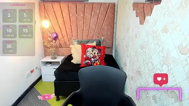 Kiara_Cruz__ —  RUB CLIT +FINGER INSIDE 