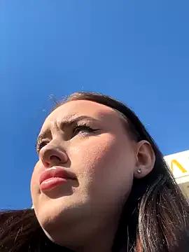 StripChat KiraSunshine is Freechat KiraSunshine — Complete naked for 10 minutes +masturbat