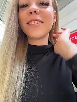 KittyMissyX —  squirting  in the toilet