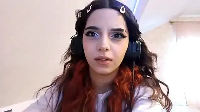 KizzieSchronce on StripChat 