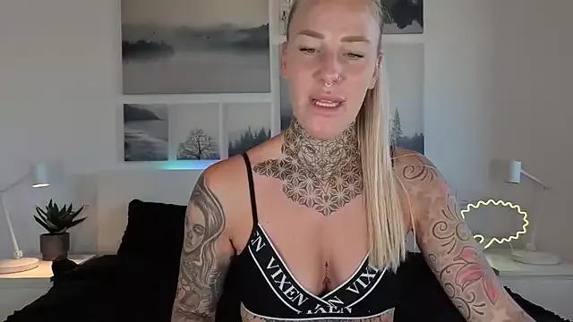 Lara-CumKitten on StripChat 