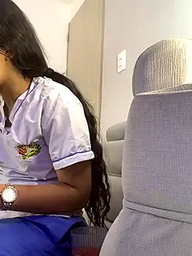 Larabrooks on StripChat