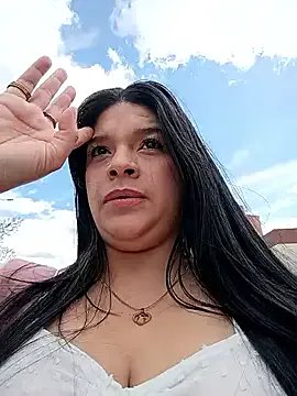 Layla-daring — Clamps on clitoris and nipples