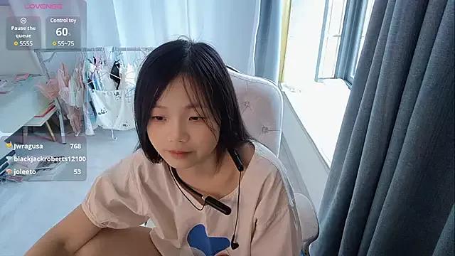 Lena-yyds on StripChat 