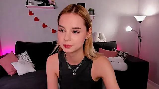 LillianShine on StripChat 