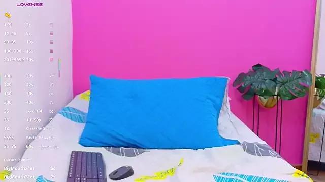 littleebonymommy on StripChat 