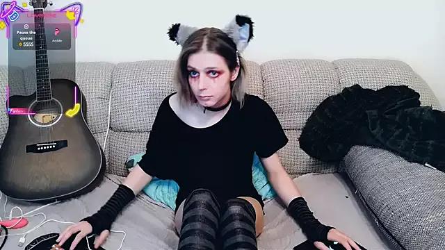 Littlepinkcat on StripChat 