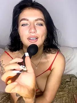 LolaReaX — Wand in clit till orgasm