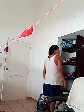 LucyNatural on StripChat 