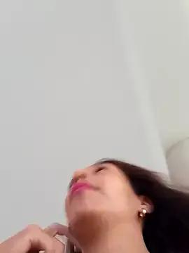 LucyNatural on StripChat 
