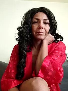 Lunasquirt1985 on StripChat