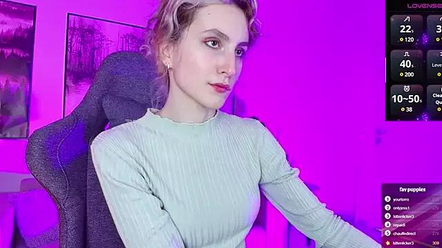 Freechat LuxRayi on StripChat