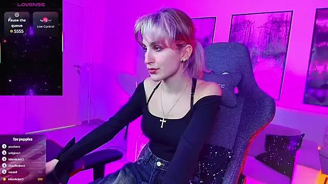 Freechat LuxRayi on StripChat