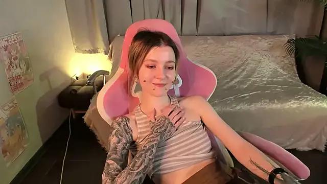MiraVelle on StripChat 