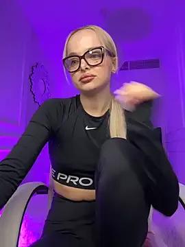 miss_blondiee on StripChat 