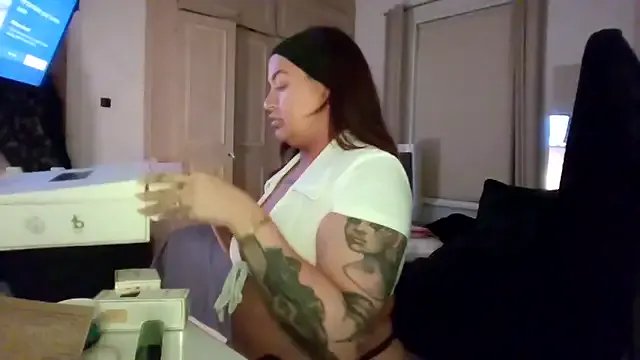 MissRaven_x — show pussy