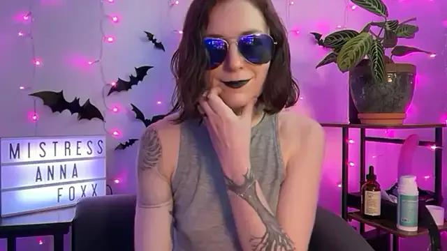 StripChat mistressannafoxx is Freechat mistressannafoxx — shorts off