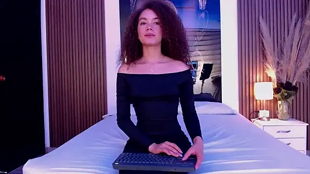 MiticaBrennet_ on StripChat 