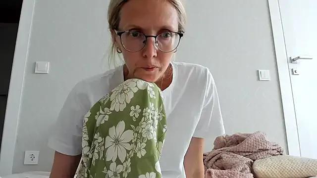 MollyStory — ENORMOUS TSUNAMI SQUIRT