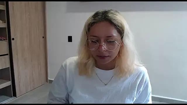 MommyMiaWs on StripChat 