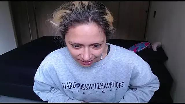 MommyMiaWs on StripChat 
